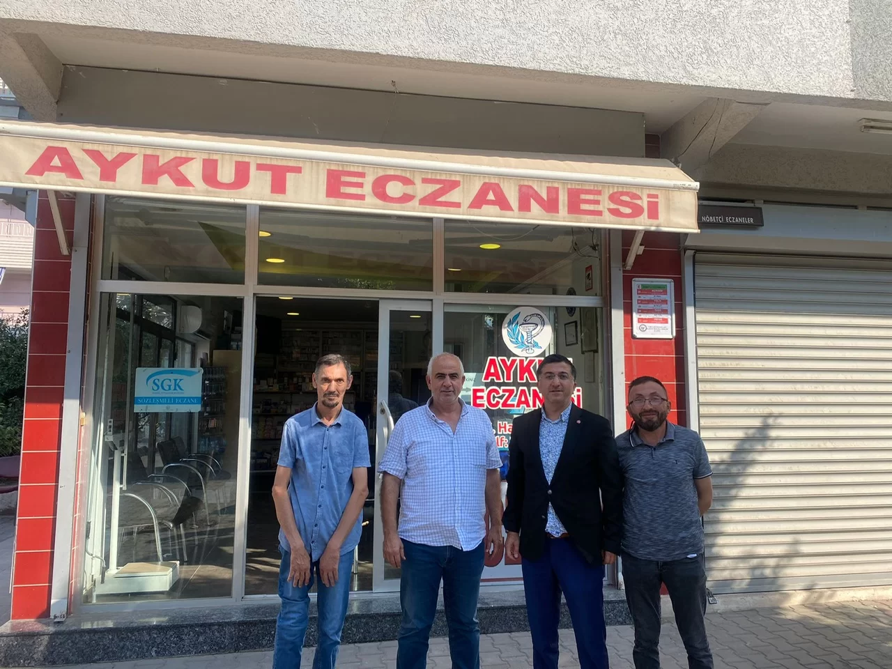 Saadet Partisi Payas İlçe Başkanı Ramazan Öksüz, Dünya Eczacılık Günü dolaysıyla Aykut Eczanesi’ni ziyaret etti.